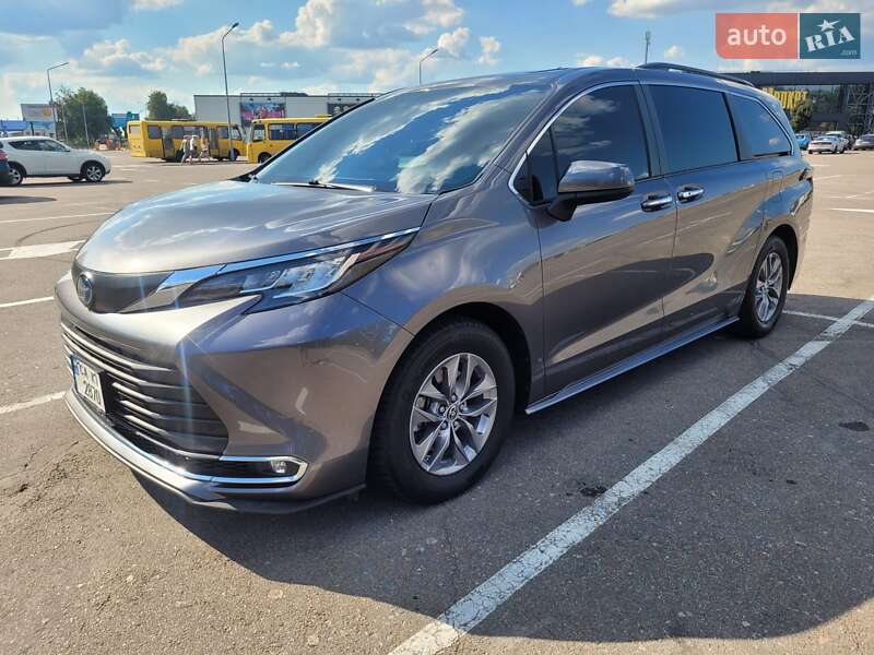 Мінівен Toyota Sienna 2022 в Києві