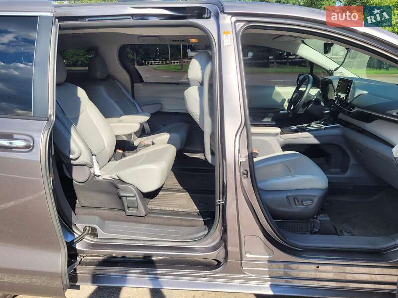 Мінівен Toyota Sienna 2022 в Києві