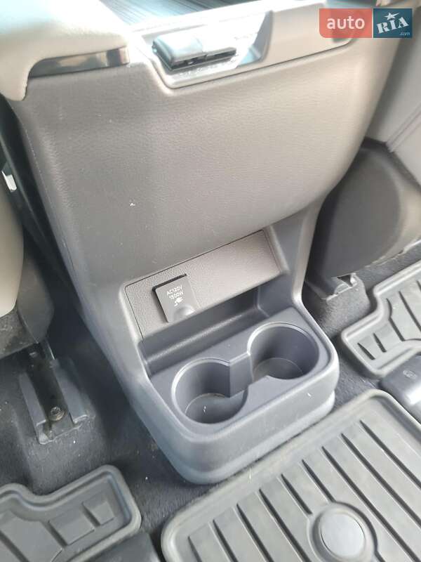 Мінівен Toyota Sienna 2022 в Києві