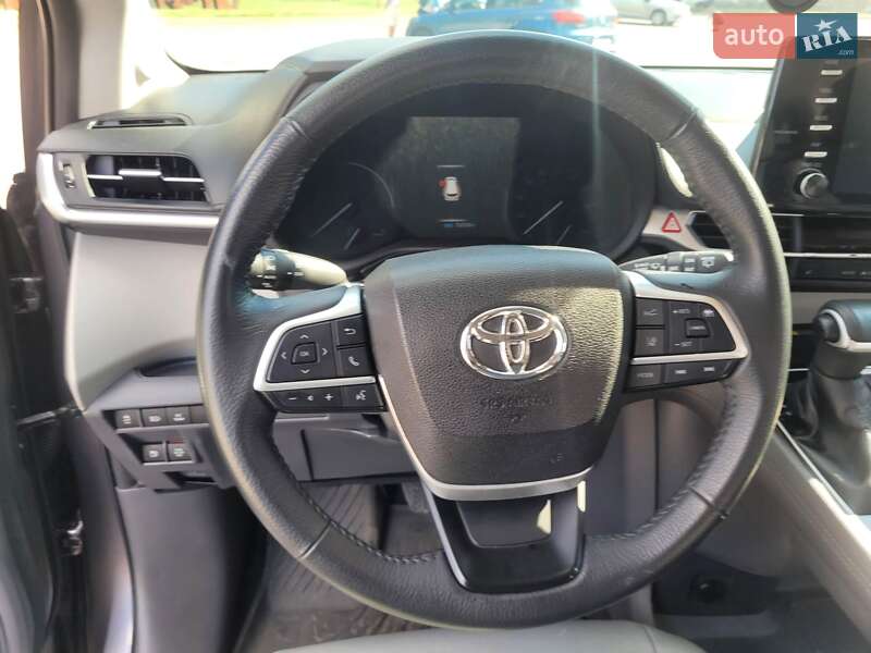 Мінівен Toyota Sienna 2022 в Києві