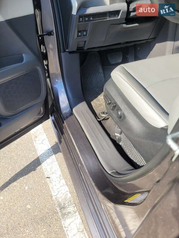 Мінівен Toyota Sienna 2022 в Києві