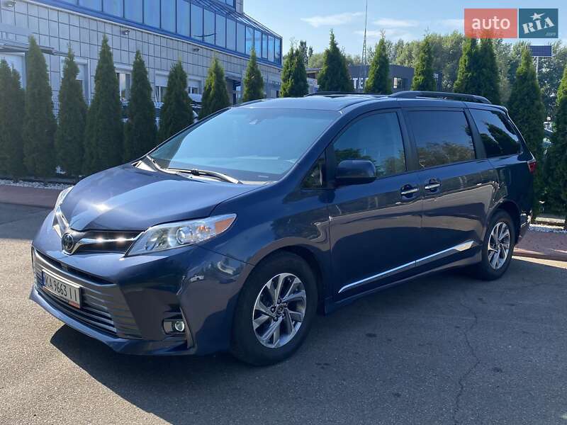 Минивэн Toyota Sienna 2018 в Киеве фото 4 Минивэн Toyota Sienna 2018 в Киеве