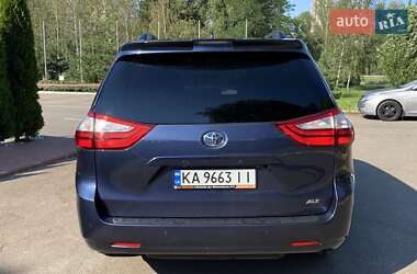 Мінівен Toyota Sienna 2018 в Києві