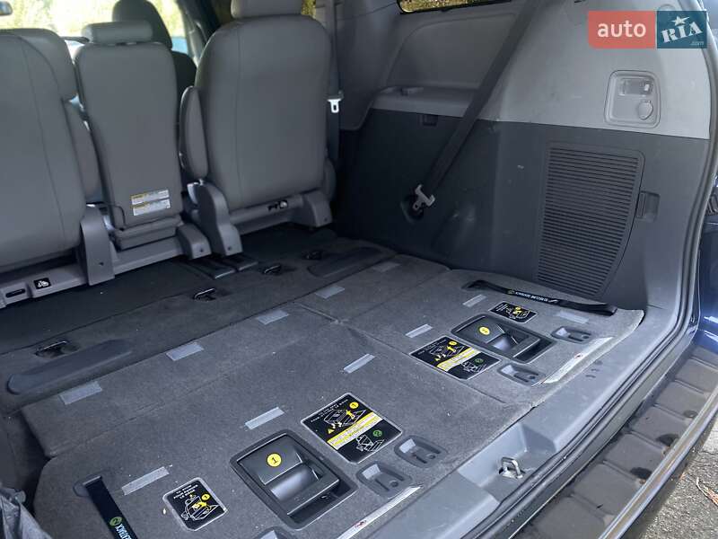 Минивэн Toyota Sienna 2018 в Киеве фото 23 Минивэн Toyota Sienna 2018 в Киеве