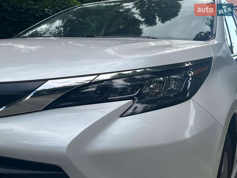 Мінівен Toyota Sienna 2023 в Києві