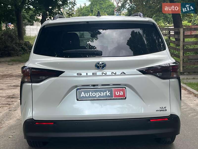 Мінівен Toyota Sienna 2023 в Києві