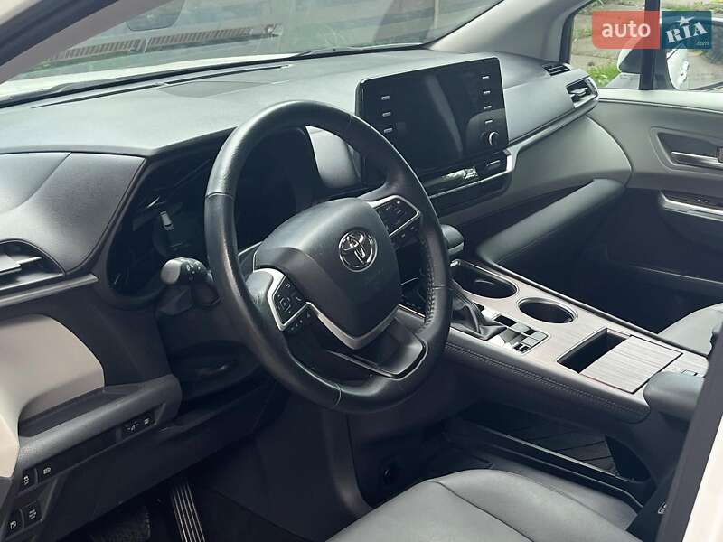Мінівен Toyota Sienna 2023 в Києві