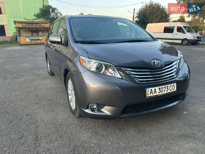 Мінівен Toyota Sienna 2011 в Чернівцях