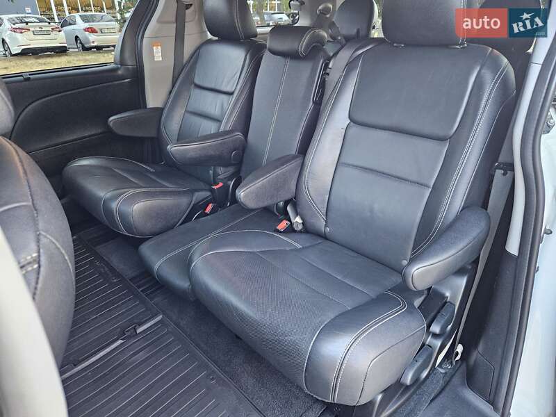 Минивэн Toyota Sienna 2016 в Одессе фото 51 Минивэн Toyota Sienna 2016 в Одессе