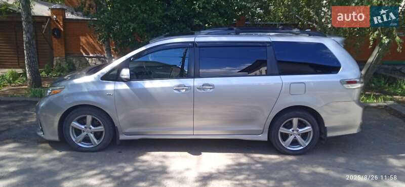 Минивэн Toyota Sienna 2018 в Днепре