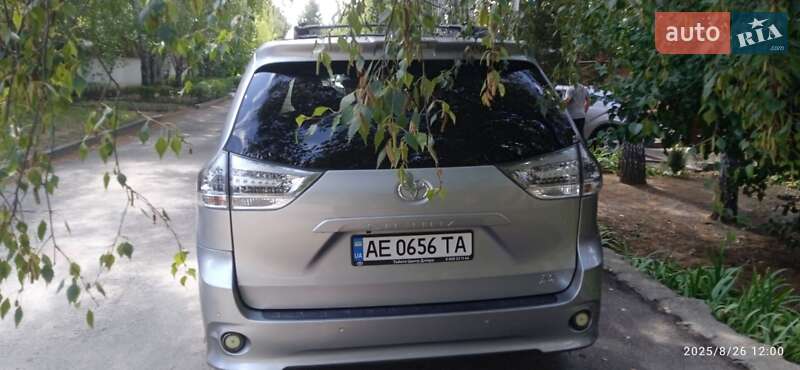 Минивэн Toyota Sienna 2018 в Днепре