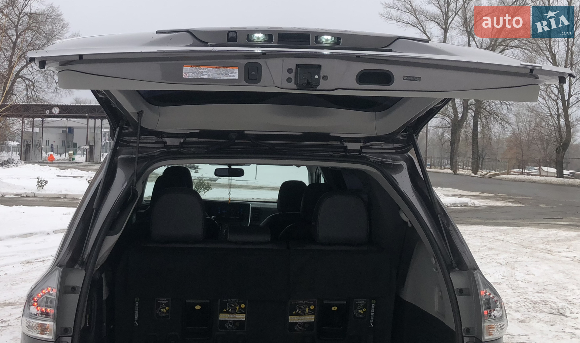 2015 Toyota Sienna - мініатюра 16