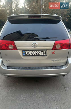 Минивэн Toyota Sienna 2006 в 