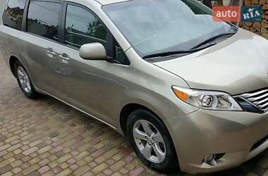 Мінівен Toyota Sienna 2016 в Львові
