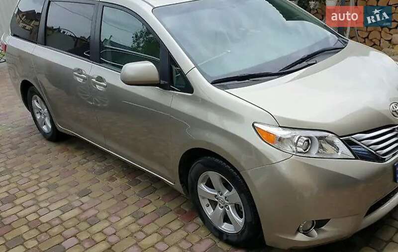 Минивэн Toyota Sienna 2016 в Львове