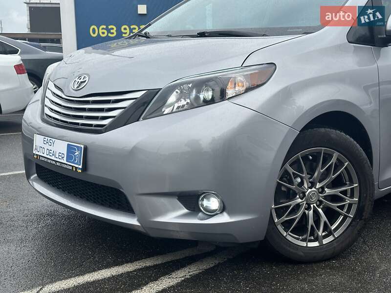 Минивэн Toyota Sienna 2012 в Киеве