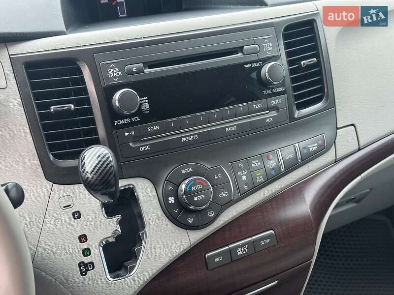 Минивэн Toyota Sienna 2012 в Киеве