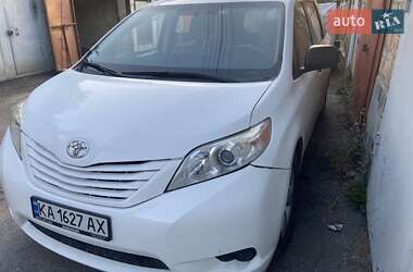 Минивэн Toyota Sienna 2010 в 