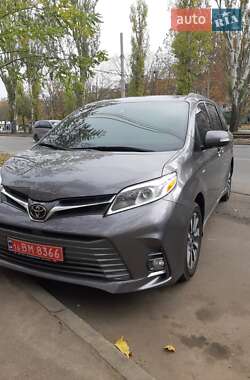 Мінівен Toyota Sienna 2019 в Одесі