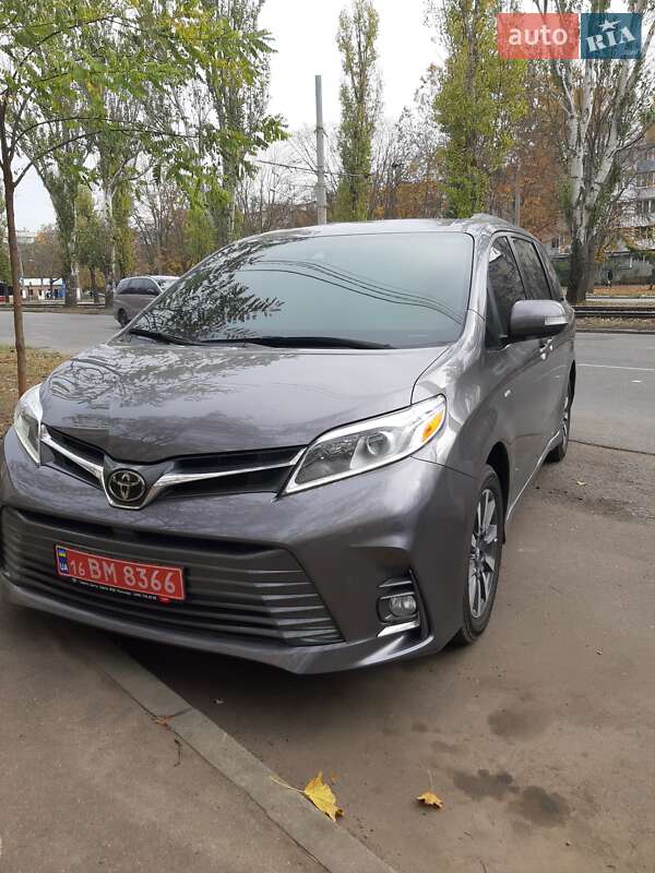 Toyota Sienna 2019