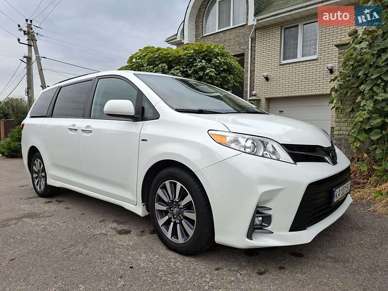 Мінівен Toyota Sienna 2019 в Києві