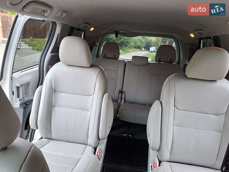 Мінівен Toyota Sienna 2019 в Києві