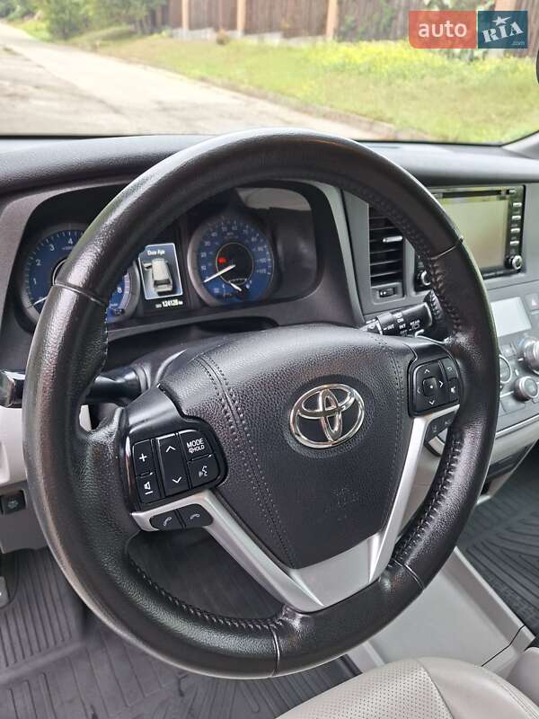 Мінівен Toyota Sienna 2019 в Києві