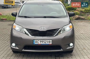 Минивэн Toyota Sienna 2010 в Луцке