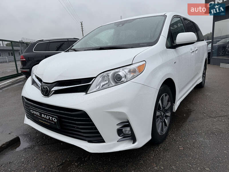 Минивэн Toyota Sienna 2019 в Киеве