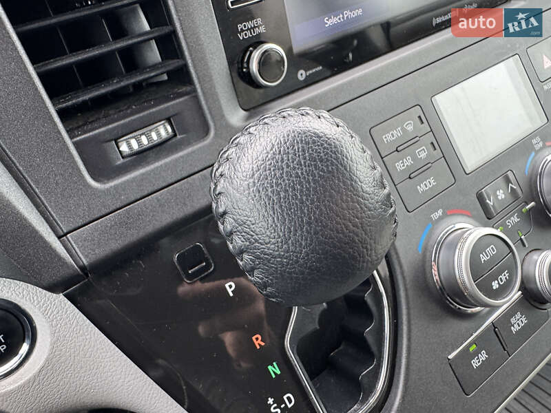 Минивэн Toyota Sienna 2019 в Киеве