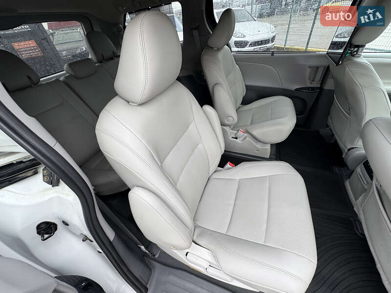 Минивэн Toyota Sienna 2019 в Киеве