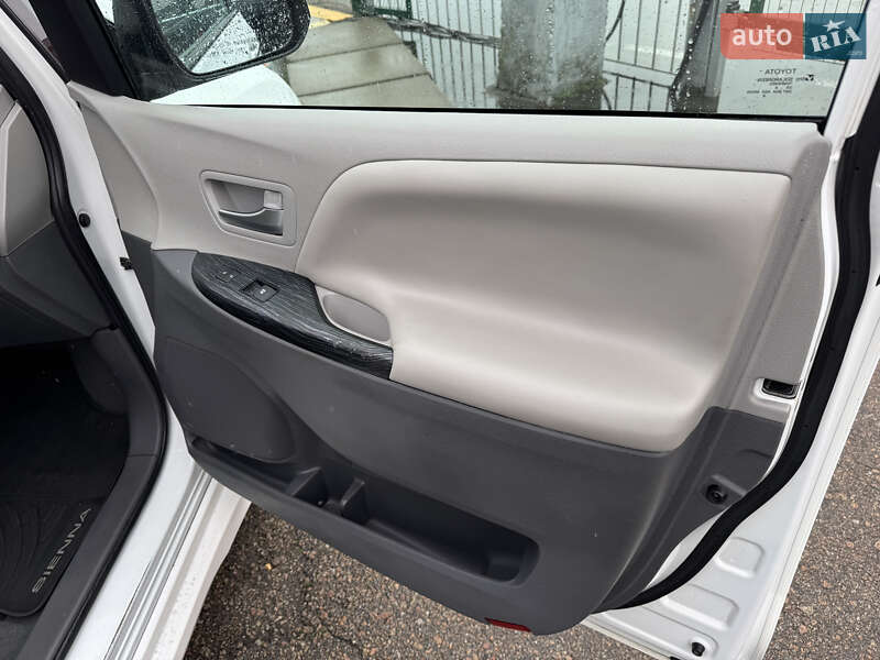 Минивэн Toyota Sienna 2019 в Киеве