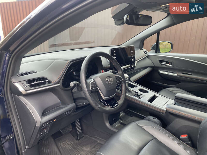 Минивэн Toyota Sienna 2022 в Киеве