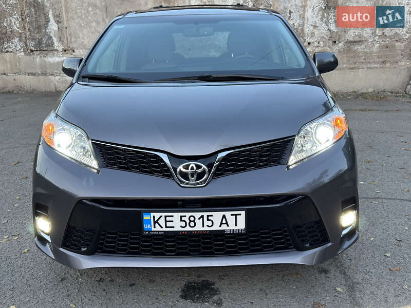 Мінівен Toyota Sienna 2016 в Дніпрі фото 45 Мінівен Toyota Sienna 2016 в Дніпрі