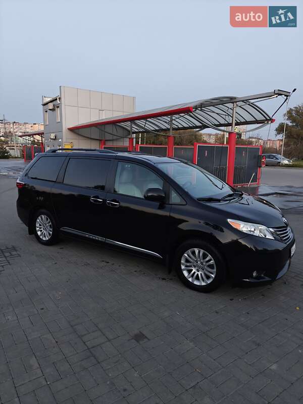 Минивэн Toyota Sienna 2016 в Хмельницком фото 6 Минивэн Toyota Sienna 2016 в Хмельницком