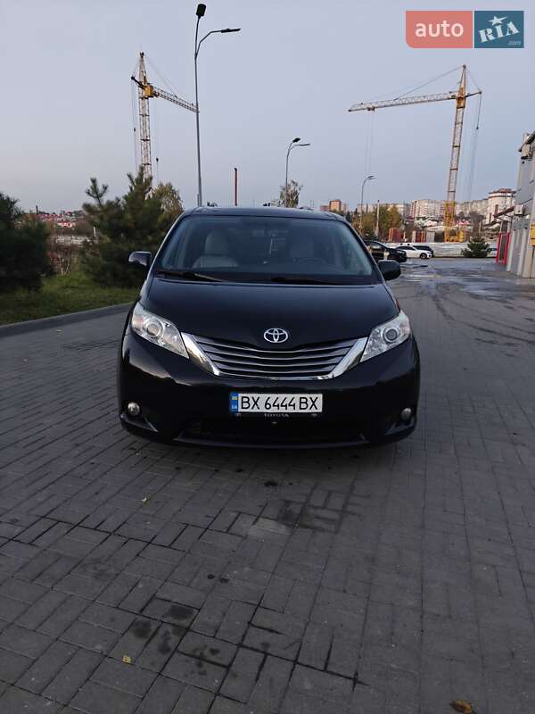 Минивэн Toyota Sienna 2016 в Хмельницком фото 10 Минивэн Toyota Sienna 2016 в Хмельницком