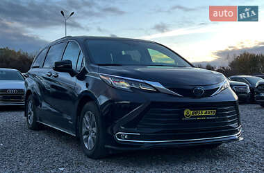 Мінівен Toyota Sienna 2022 в Львові