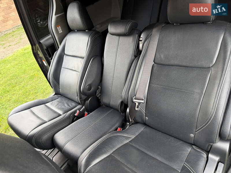 Минивэн Toyota Sienna 2017 в Луцке