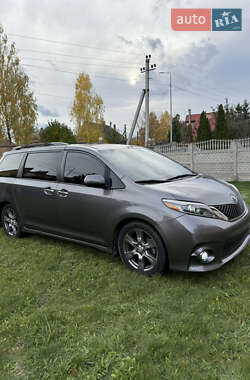 Минивэн Toyota Sienna 2017 в Луцке