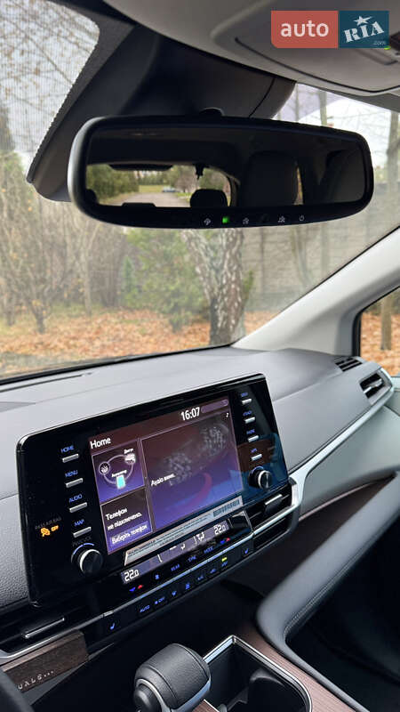 Минивэн Toyota Sienna 2024 в Ровно