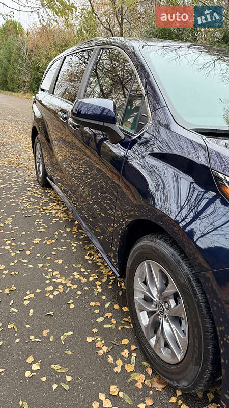 Минивэн Toyota Sienna 2024 в Ровно