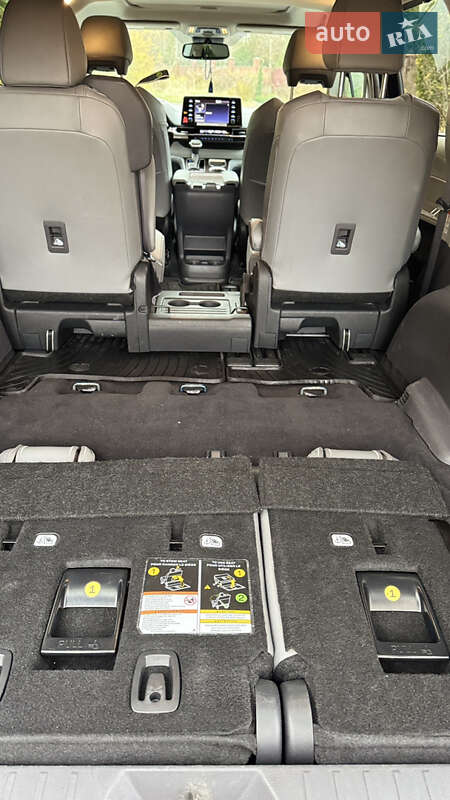 Минивэн Toyota Sienna 2024 в Ровно