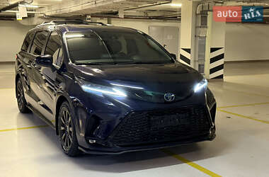 Мінівен Toyota Sienna 2022 в Києві
