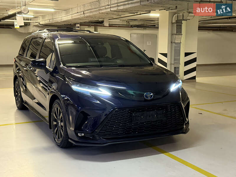 Минивэн Toyota Sienna 2022 в Киеве