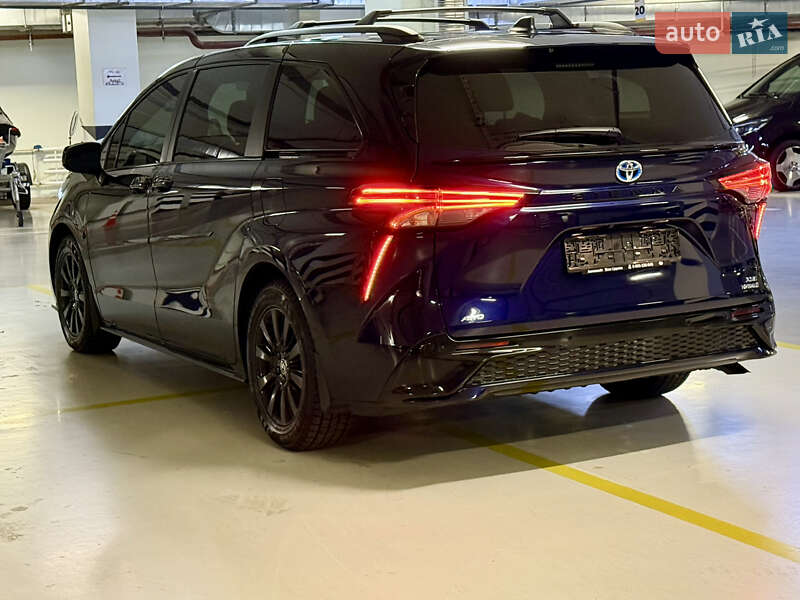 Минивэн Toyota Sienna 2022 в Киеве