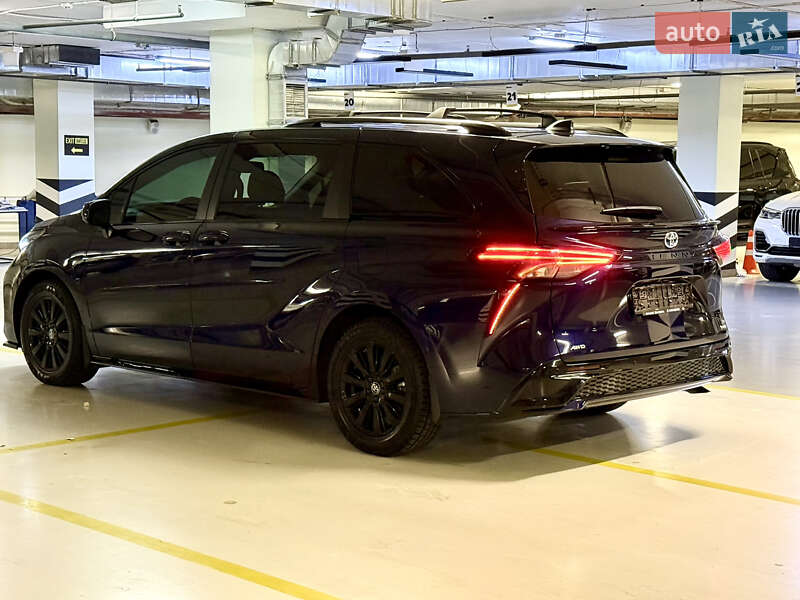 Минивэн Toyota Sienna 2022 в Киеве
