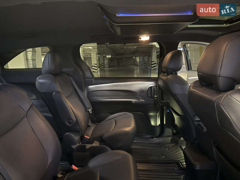 Минивэн Toyota Sienna 2022 в Киеве