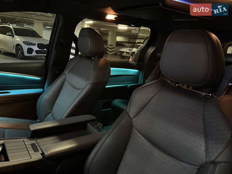 Минивэн Toyota Sienna 2022 в Киеве