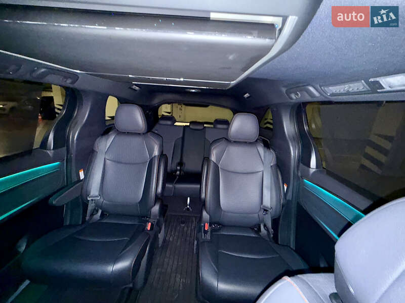 Минивэн Toyota Sienna 2022 в Киеве