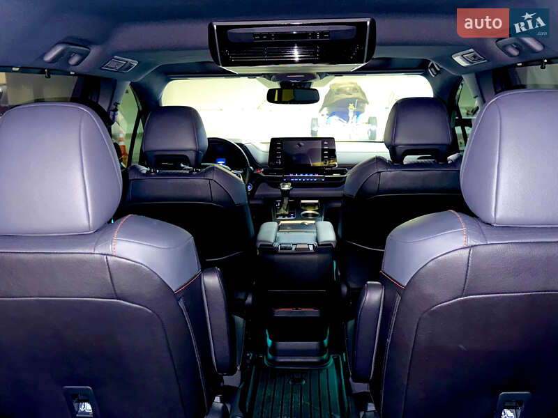 Минивэн Toyota Sienna 2022 в Киеве